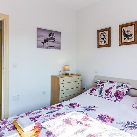 Stunning Apartment In Fazana With House Sea View 外观 照片