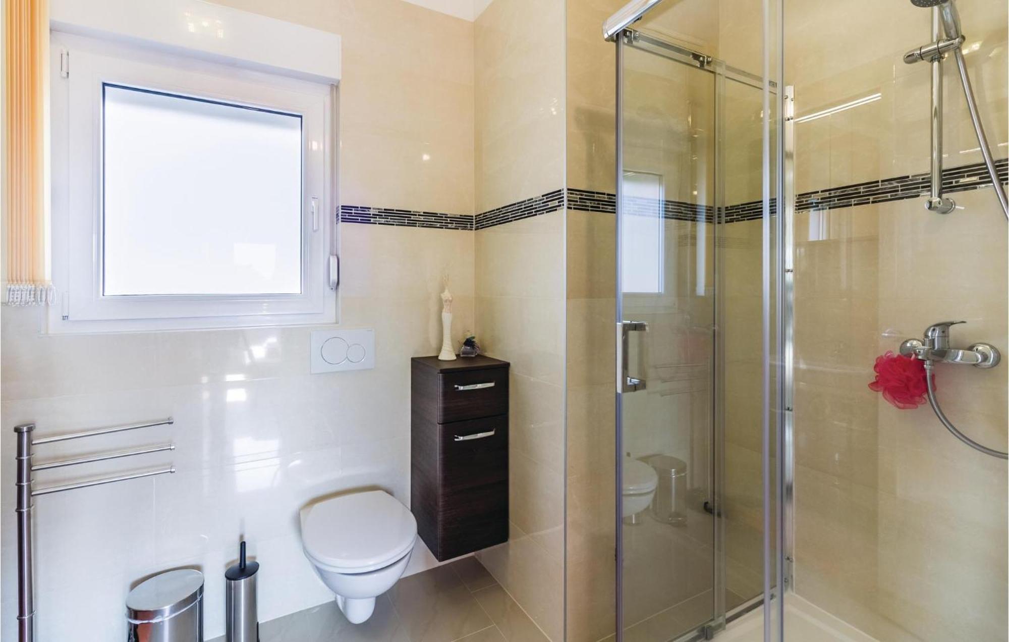 Stunning Apartment In Fazana With House Sea View 外观 照片