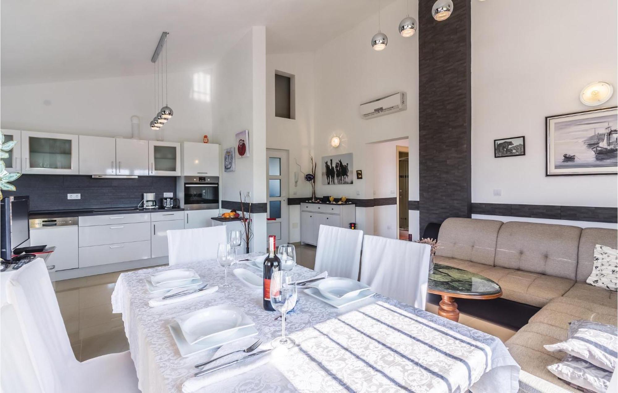 Stunning Apartment In Fazana With House Sea View 外观 照片