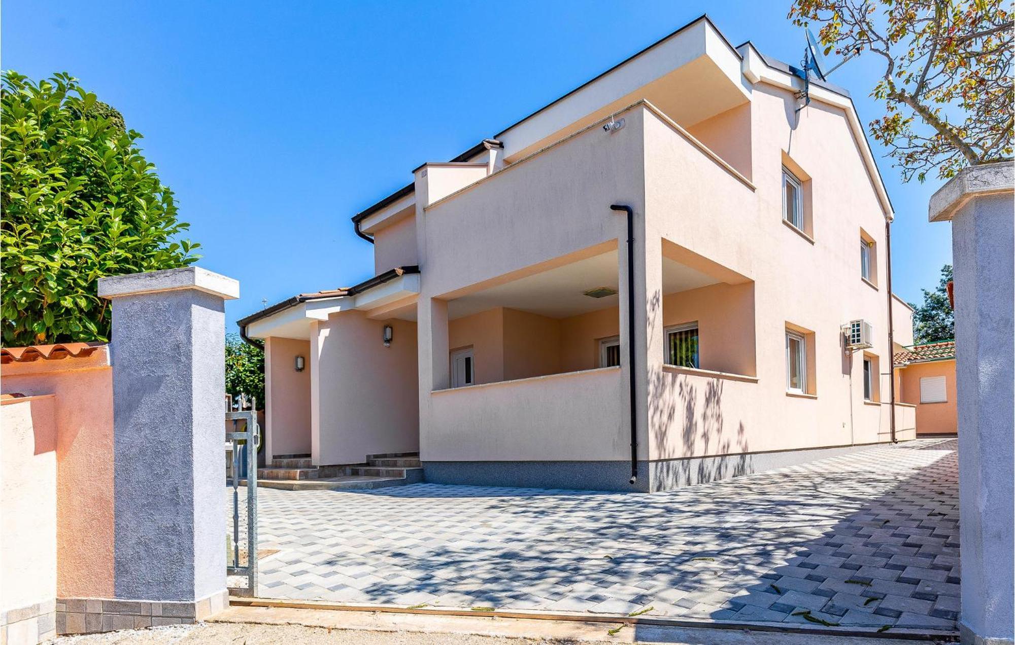 Stunning Apartment In Fazana With House Sea View 外观 照片