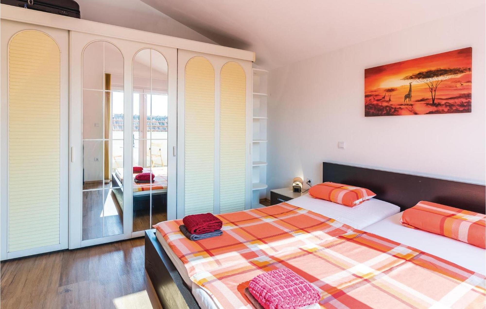 Stunning Apartment In Fazana With House Sea View 外观 照片