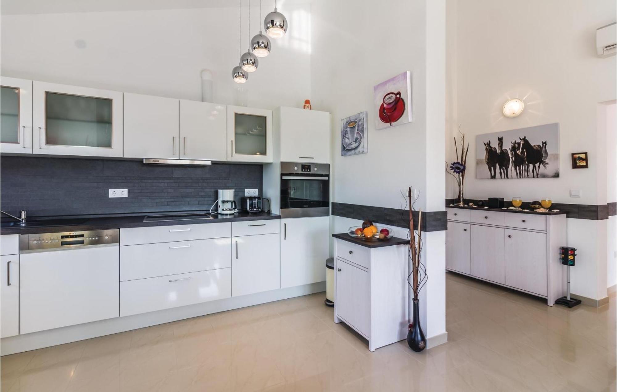 Stunning Apartment In Fazana With House Sea View 外观 照片