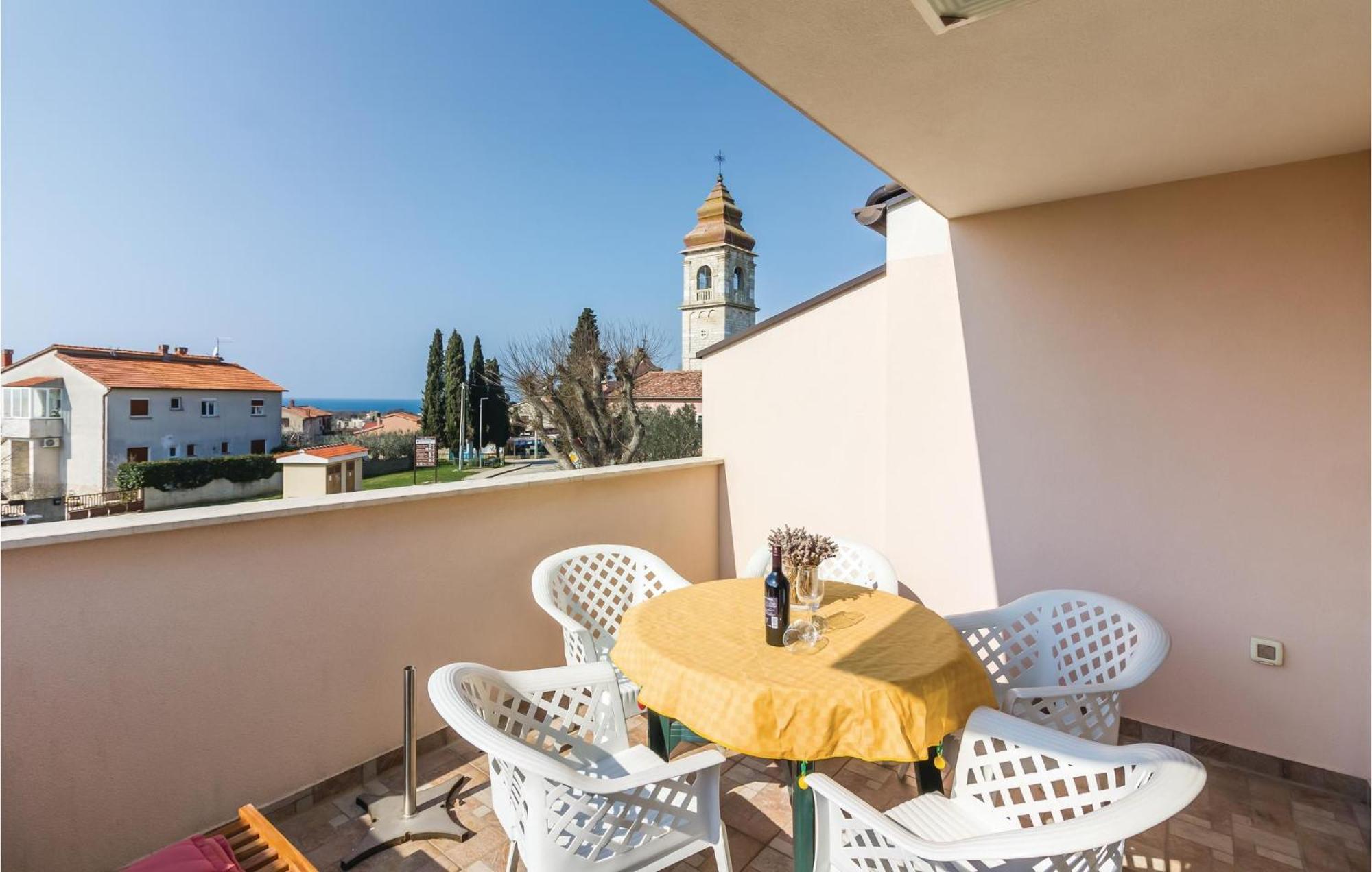 Stunning Apartment In Fazana With House Sea View 外观 照片